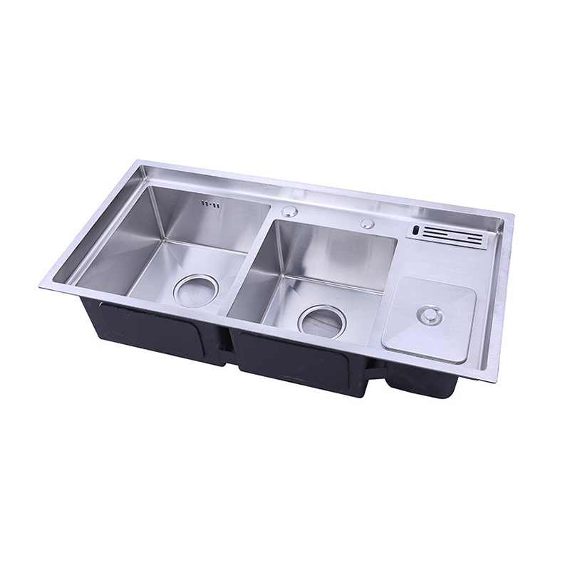 9145 Three-bowl kitchen sink