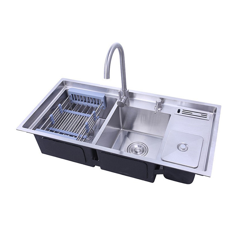 9145 Three-bowl kitchen sink